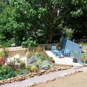 Bed and breakfast D'hote Familiale De La Maison Bleue